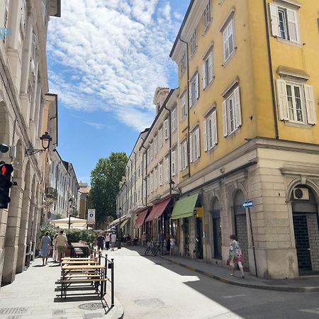 Cavana 10 Tirabora Short Rent Trieste Eksteriør billede